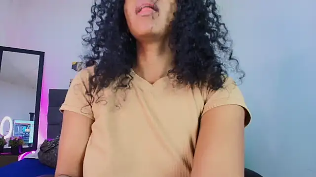 Snapshot of Ellie_Alves chatting on 9, 9, 2025 Ellie Alves online show from 9, 9, 2025