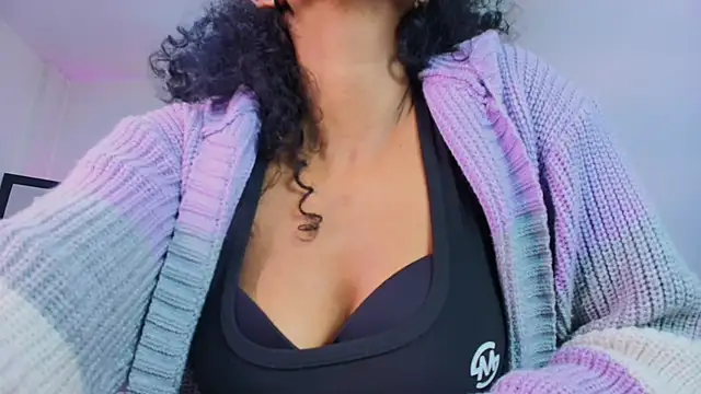 Snapshot of Ellie_Alves chatting on 11, 9, 2025 Ellie Alves online show from 11, 9, 2025
