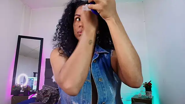 Snapshot of Ellie_Alves chatting on 14, 9, 2025 Ellie Alves online show from 14, 9, 2025