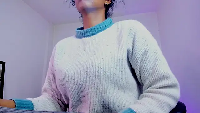 Snapshot of Ellie_Alves chatting on 1, 10, 2025 Ellie Alves online show from 1, 10, 2025