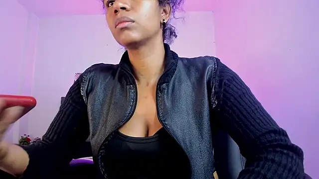 Snapshot of Ellie_Alves chatting on 13, 10, 2025 Ellie Alves online show from 13, 10, 2025