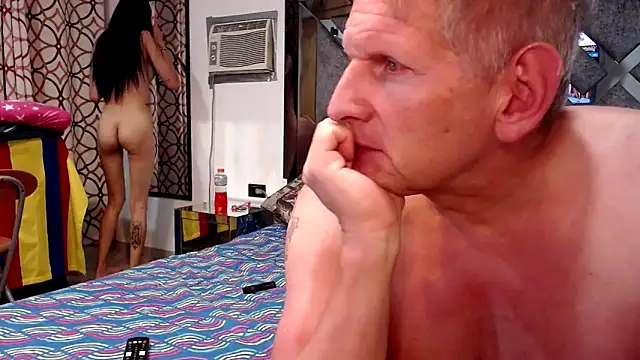 Snapshot of carlosbangsstar chatting on 3, 11, 2025 carlosbangsstar online show from 3, 11, 2025