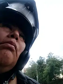 Snapshot of Brenda_Berck_ chatting on 8, 4, 2026 Brenda Berck online show from 8, 4, 2026