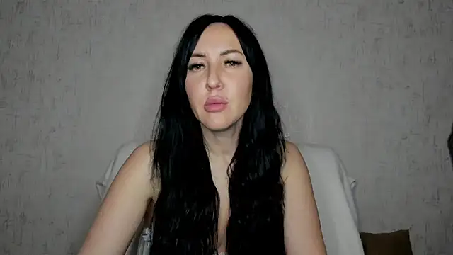 MissGulia online show from 8, 11, 2025