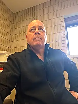 Snapshot of horny4you1 chatting on 28, 10, 2025 horny4you1 online show from 28, 10, 2025