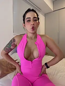 Snapshot of CATALINA_RESTREPO chatting on 12, 10, 2025 CATALINA RESTREPO online show from 12, 10, 2025