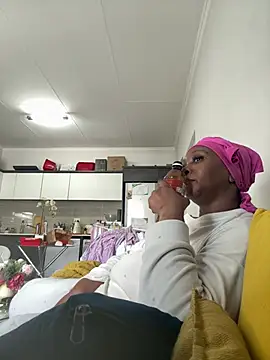Bootyliciouse21X online show from 6, 5, 2026