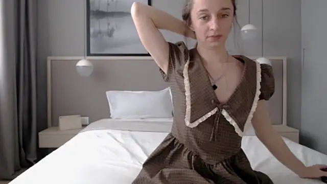 ShySchoolGirl online show from 29, 11, 2025