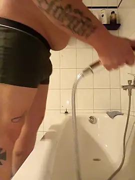 Snapshot of NiceHunter89 chatting on 1, 2, 2025 NiceHunter89 online show from 1, 2, 2025