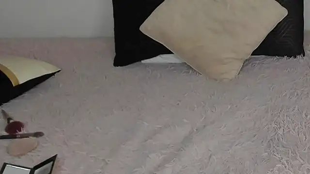 KrissLoona online show from 23, 9, 2025