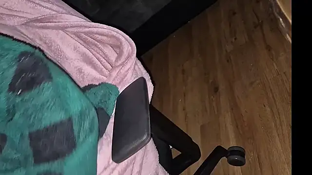 -luckybong- online show from 9, 3, 2025