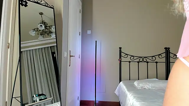 Snapshot of mazekyn chatting on 25, 1, 2025 mazekyn online show from 25, 1, 2025