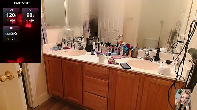 Snapshot of Blondiewithanass chatting on 29, 3, 2026 Blondiewithanass online show from 29, 3, 2026