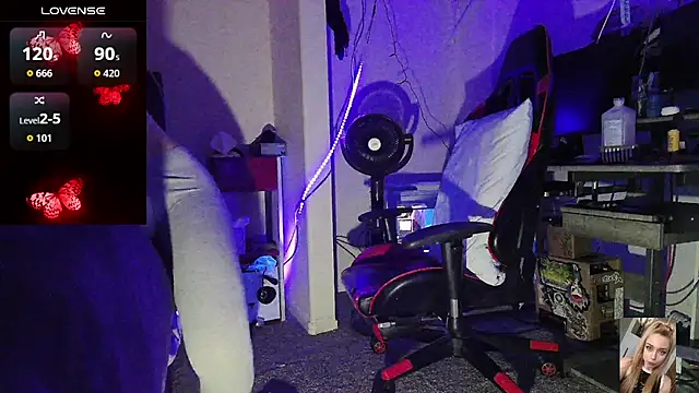 Snapshot of Blondiewithanass chatting on 7, 4, 2026 Blondiewithanass online show from 7, 4, 2026