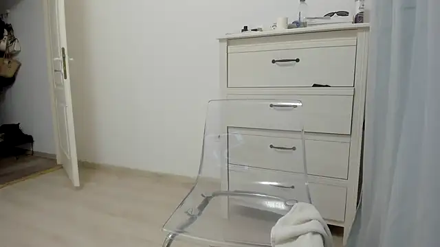 woolfiie online show from 24, 2, 2025