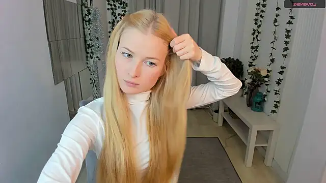 Laly Peach online show from 17, 12, 2025