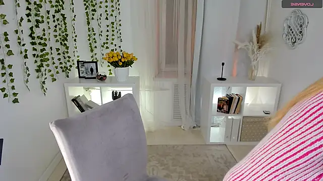 Laly Peach online show from 14, 1, 2026