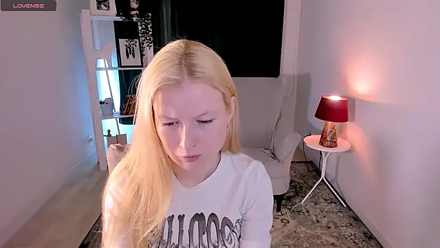 Laly Peach online show from 18, 7, 2026