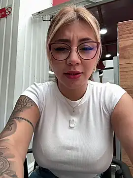 Snapshot of DIANITA_1988 chatting on 18, 12, 2024 DIANITA 1988 online show from 18, 12, 2024