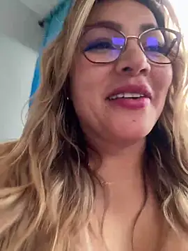 Snapshot of DIANITA_1988 chatting on 6, 1, 2025 DIANITA 1988 online show from 6, 1, 2025