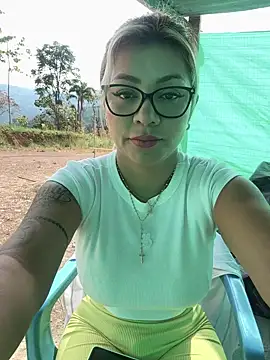 Snapshot of DIANITA_1988 chatting on 13, 3, 2025 DIANITA 1988 online show from 13, 3, 2025
