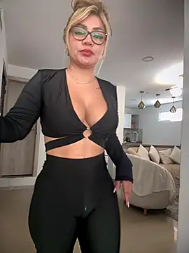 Snapshot of DIANITA_1988 chatting on 8, 9, 2025 DIANITA 1988 online show from 8, 9, 2025