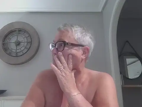 GrannyChrissy68 online show from 28, 10, 2025