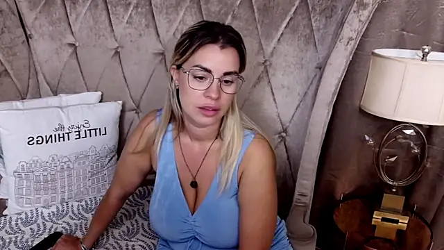 Snapshot of BustyGizelle chatting on 7, 7, 2026 BustyGizelle online show from 7, 7, 2026