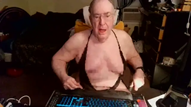 Snapshot of Toastir chatting on 23, 4, 2026 Toastir online show from 23, 4, 2026