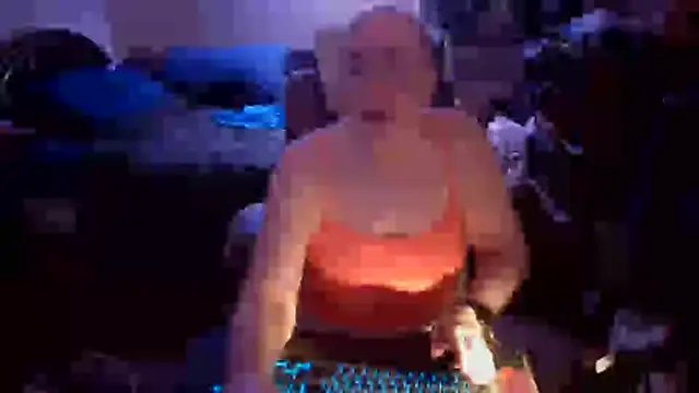 Snapshot of Toastir chatting on 26, 5, 2026 Toastir online show from 26, 5, 2026