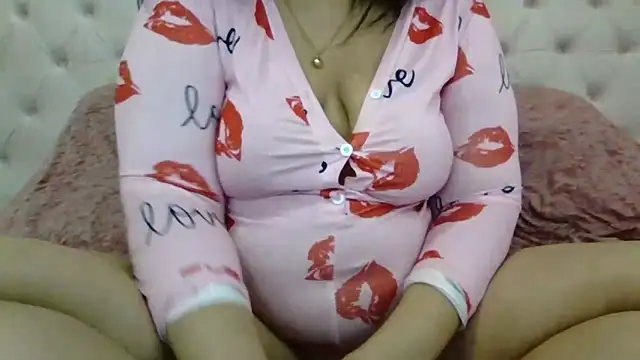 Snapshot of beautylovess chatting on 20, 3, 2026 beautylovess online show from 20, 3, 2026