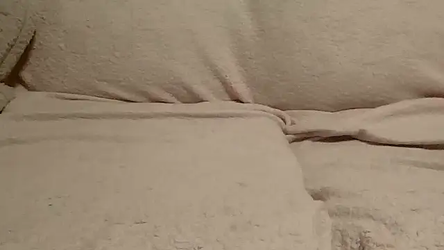 Snapshot of beautylovess chatting on 12, 4, 2026 beautylovess online show from 12, 4, 2026