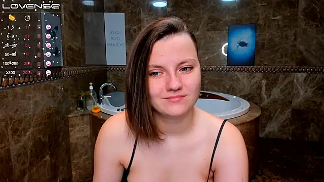 Snapshot of MelindaTin chatting on 19, 10, 2025 MelindaTin online show from 19, 10, 2025