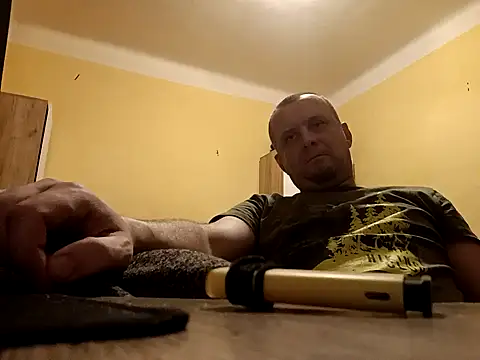 Snapshot of MrWhitePL chatting on 2, 1, 2025 MrWhitePL online show from 2, 1, 2025