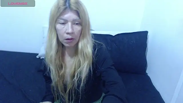 Snapshot of Dulce-Bella chatting on 19, 4, 2026 Dulce-Bella online show from 19, 4, 2026
