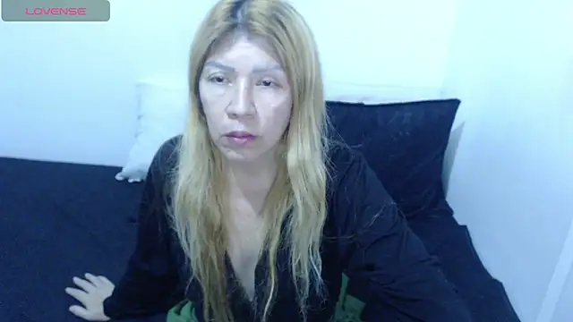 Snapshot of Dulce-Bella chatting on 19, 4, 2026 Dulce-Bella online show from 19, 4, 2026