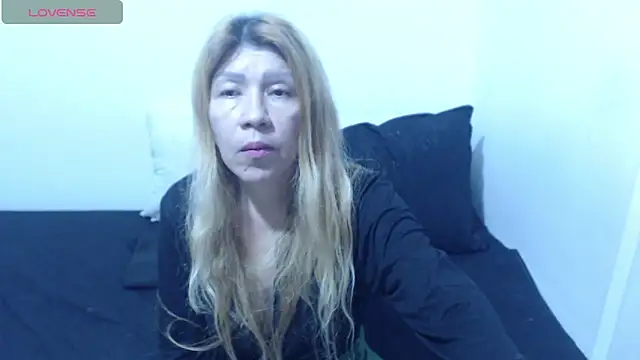 Snapshot of Dulce-Bella chatting on 8, 5, 2026 Dulce-Bella online show from 8, 5, 2026
