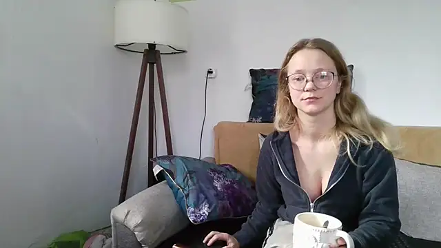 little-leni online show from 25, 11, 2025