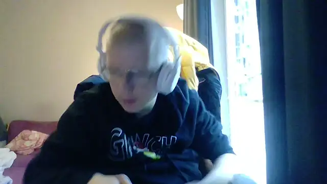 Snapshot of David250692 chatting on 20, 11, 2025 David250692 online show from 20, 11, 2025