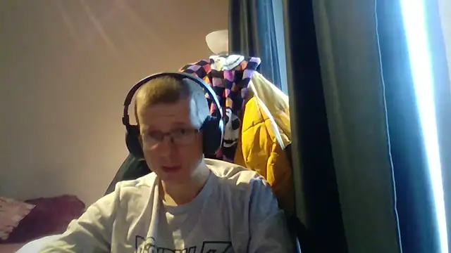 Snapshot of David250692 chatting on 18, 12, 2025 David250692 online show from 18, 12, 2025