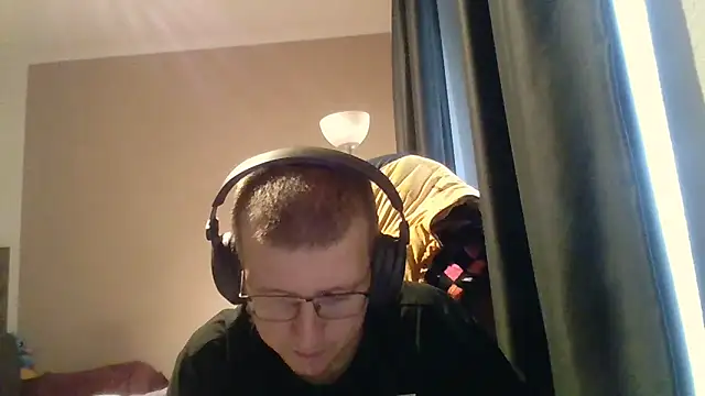 Snapshot of David250692 chatting on 19, 12, 2025 David250692 online show from 19, 12, 2025