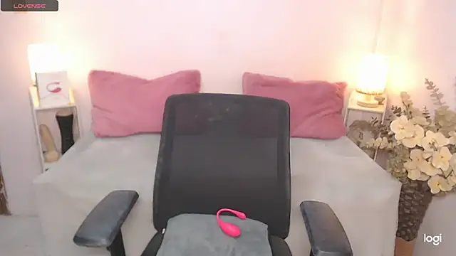 Snapshot of AmazingDREAMGirl chatting on 16, 12, 2024 AmazingDREAMGirl online show from 16, 12, 2024