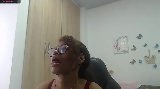 BustyMilf  online show from 1, 3, 2025