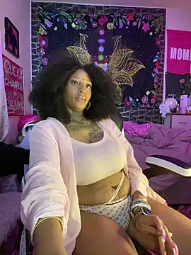 Snapshot of MzParker chatting on 9, 10, 2025 MzParker online show from 9, 10, 2025