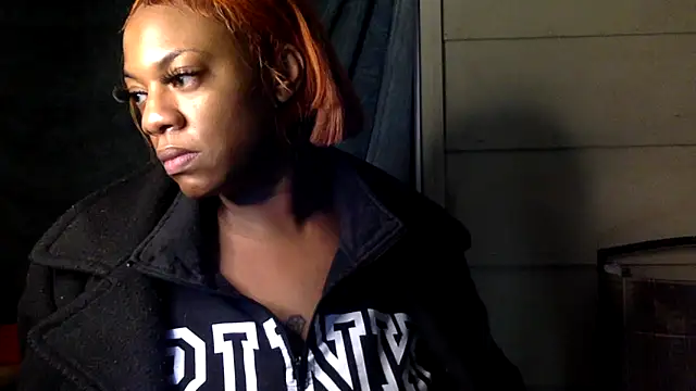 Snapshot of AlexaTheSlut chatting on 5, 11, 2025 AlexaTheSlut online show from 5, 11, 2025