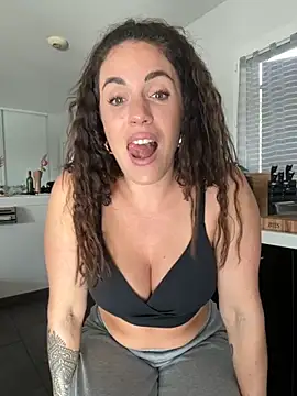 Clara-xoxo online show from 28, 11, 2025