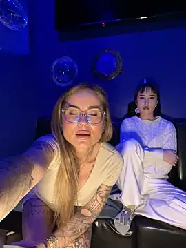 Snapshot of Etwas_neugierig chatting on 5, 2, 2026 Etwas neugierig online show from 5, 2, 2026