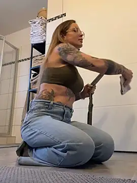 Snapshot of Etwas_neugierig chatting on 11, 2, 2026 Etwas neugierig online show from 11, 2, 2026