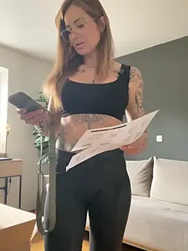 Snapshot of Etwas_neugierig chatting on 1, 3, 2026 Etwas neugierig online show from 1, 3, 2026