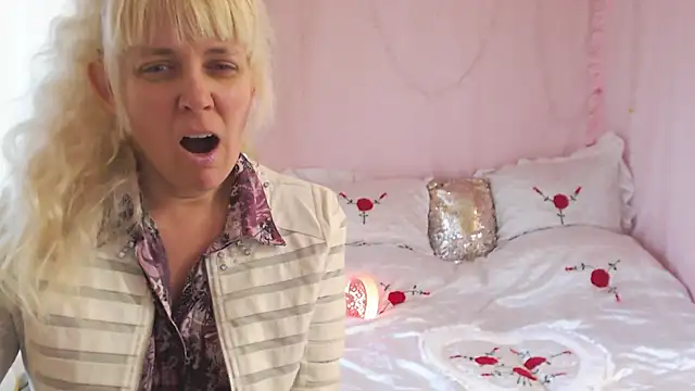 SunnySylvia online show from 28, 11, 2025